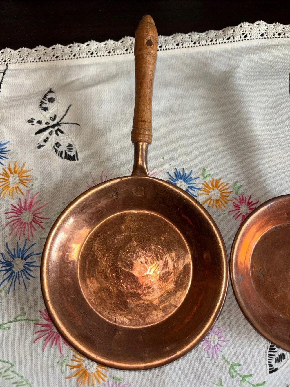 VINTAGE set of three decorative copper miniature frying pans with turned wooden